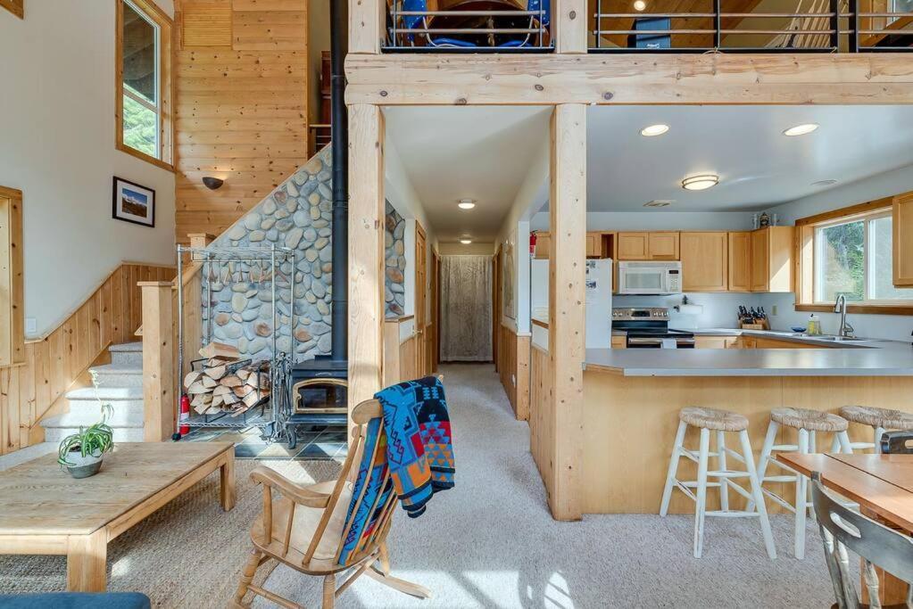 Hot Tub Cool Views: Roaring Creek Cabin Leavenworth Extérieur photo